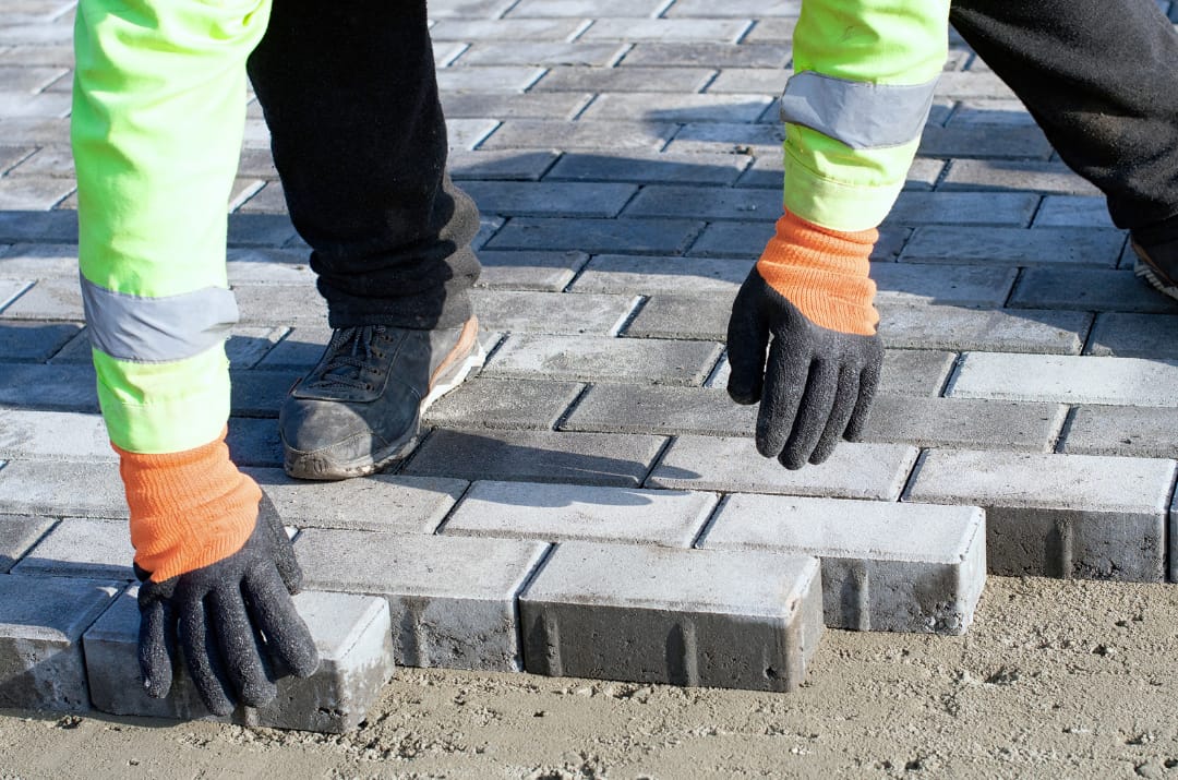 install edge restraints first